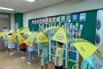 “비가 와도 잘 보여요!”…경기도 어린이 안전우산 보급
