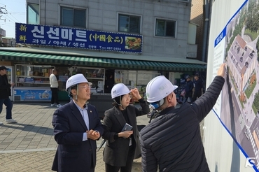 박춘호 시의원, 남부노인복지관·큰솔공원 주차장 공사현장 점검
