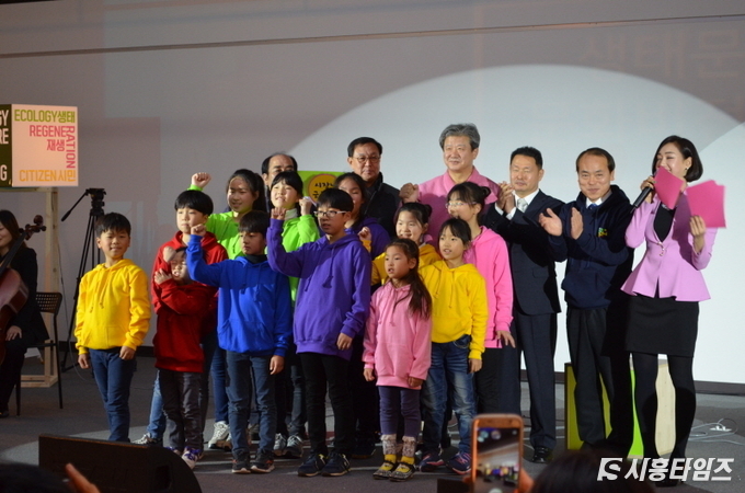 12일 배곧 비발디아트하우스에서 '생태문화도시 시흥 문화비전 2030 선포식'이 개최됐다. 이날 행사엔 시흥시의회 의원, 경기도의회 의원들과 김윤식 시흥시장, 정원철 시흥문화원장, 최찬희 시흥예총회장 등 지역 문화예술계 인사들과 시민들이 참여했다.