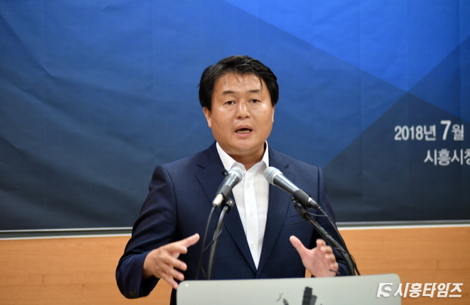 2일 오전 시흥시청 시민관에서 제13대 임병택 시흥시장이 취임 기자회견을 하고 있다.