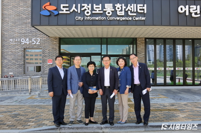 사진 좌측부터 시흥시의회 박춘호, 노용수, 이복희, 김창수, 오인열, 성훈창 시의원(사진제공:시흥시의회)