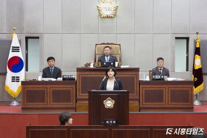 15일 열린 시흥시의회 266회 임시회 제2차 본회의에서 안선희 시의원이 5분발언을 하고 있다.
