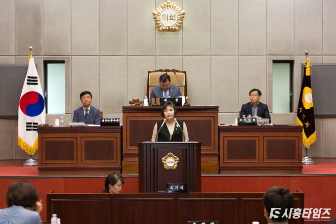 오인열 부의장이 18일 열린 시흥시의회 임시회에서 "자원순환특화단지의 전면 재검토와 취소"를 촉구했다. 오 의원은 이날 주민이 반대하는 사업에 대해 "시민을 위한 단호한 결단이 필요한때"라고 강조했다.