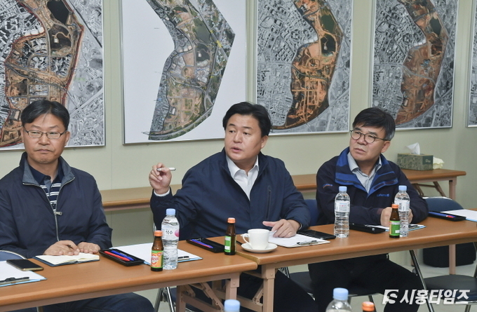 사진 가운데가 임병택 시흥시장. 자료제공: 시흥시