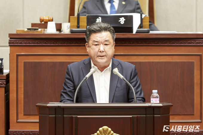 16일 시흥시의회 본회의에서 홍원상 의원이 5분 자유발언을 하고 있다. 자료제공: 시흥시의회