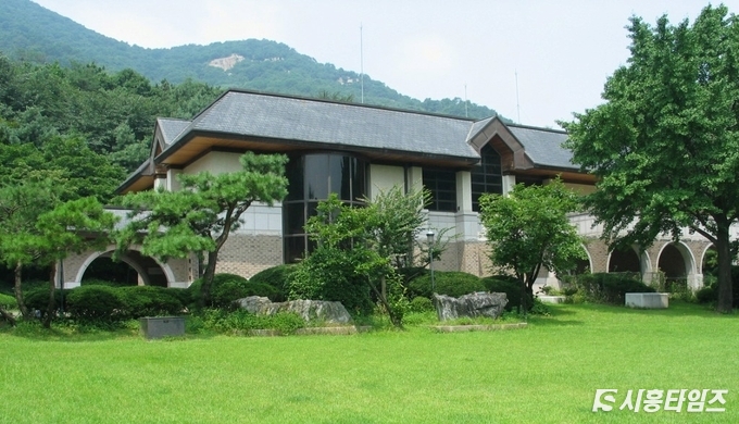 경기도 시흥시 소래산길 41에 위치한 소전미술관