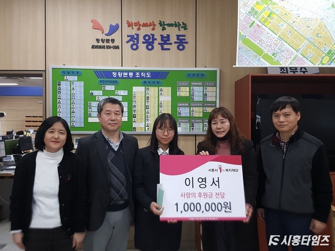 사진 좌측부터 세번째가 이영서 학생