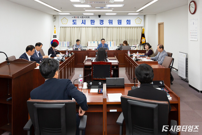 시흥시의회 도시환경위원회 행감 모습. 자료제공: 시흥시의회