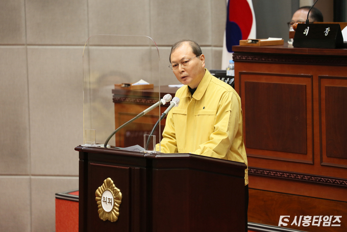 20일 열린 제283회 제2차 정례회 본회의에서 노용수 시의원이 시정질문을 하고 있다.