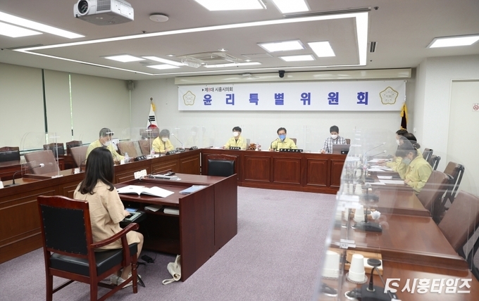 시의회 윤리특위 모습.