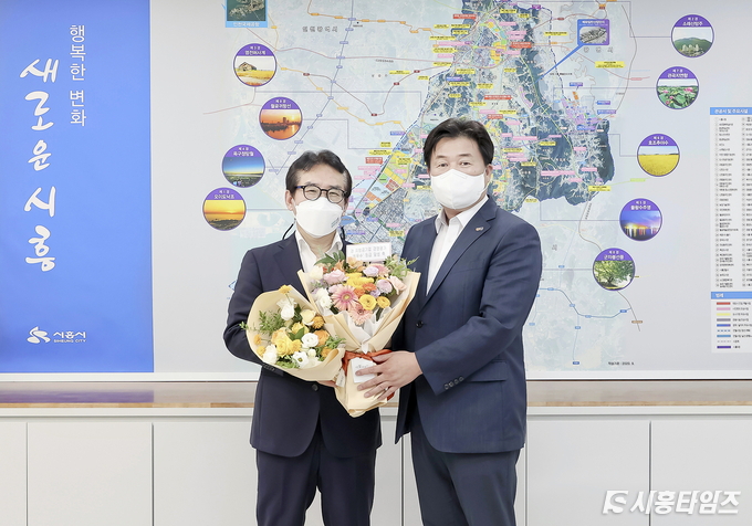 임병택 시흥시장(우측)과 정동선 시흥도시공사사장(좌측)