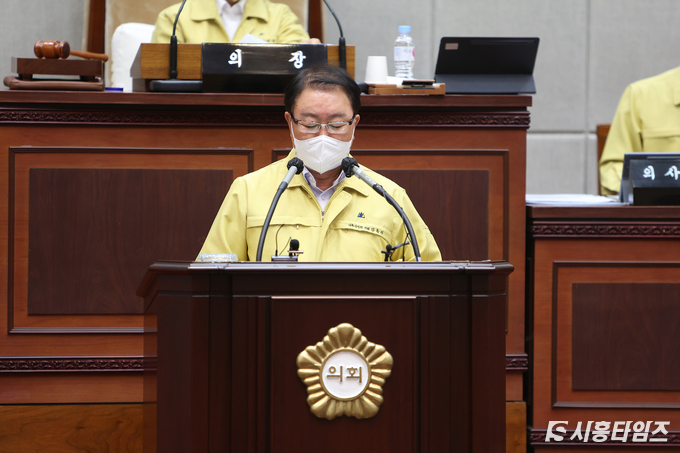 2일 시흥시의회 도시환경위원회 안돈의 위원장이 2022년도 행감실시 결과를 보고하고 있다. 자료제공: 시흥시의회
