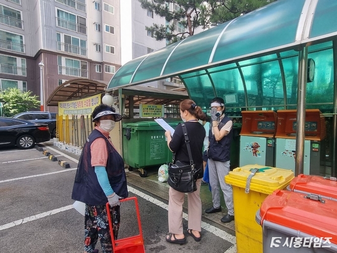 경기도의 실태조사 모습. 자료제공: 경기도