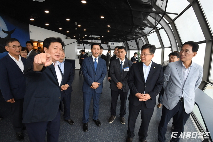 시화호에 대해 설명하고 있는 임병택 시흥시장