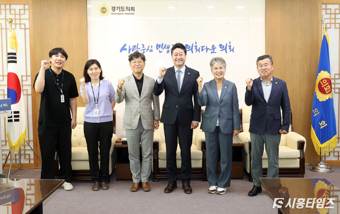 지난 4일 김진경 경기도의회 의장과 시흥시 관계자 등이 만나 방산 화물 공영차고지 조성에 대한 의견을 나눴다.