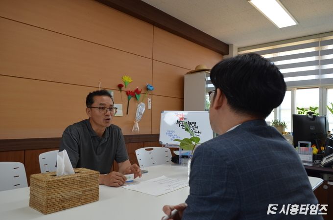 계수초 양동준 교장은 계수초가 가진 작은 학교의 장점이 인근 도시 과밀학급의 대안이 될 수 있다고 설명했다. © 시흥타임즈 우동완 편집장, 이예로 수습기자