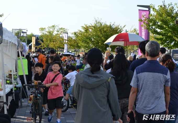행사가 열린 배곧생명공원에 많은 시민들이 몰려 인산인해를 이뤘다.