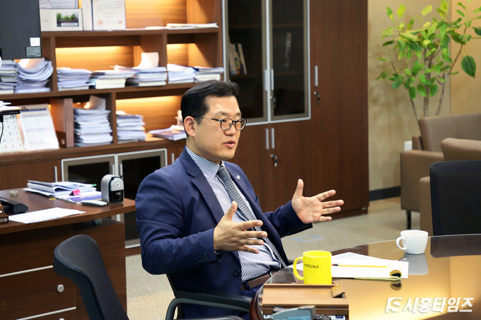 지난 13일 취임 7개월을 지나고 있는 시흥산업진흥원 임창주 원장을 만나 시흥의 오늘과 미래에 대해 이야기 나눴다.